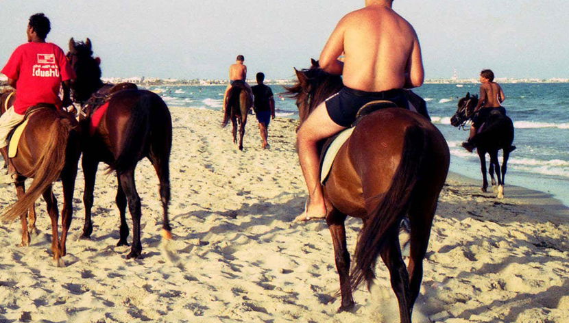 Paseando a caballo por Djerba