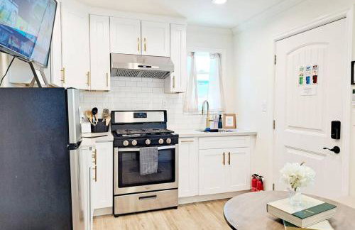 Cozy 2B1B Guest House with Private Entrance and Parking - Foto 5