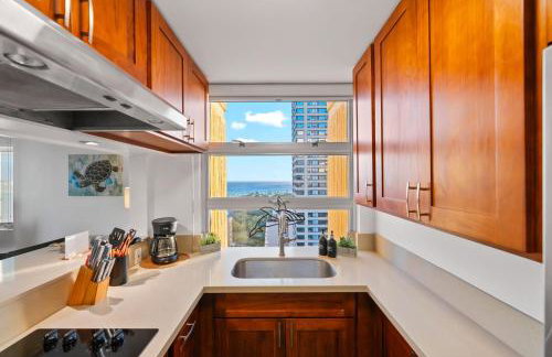 Honu Hale Penthouse 2 BDR Ocean View Waikiki - Photo 29