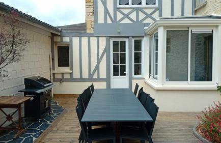 Embruns maison spacieuse rénovée 5 ch 3 sdb 2 WC belle terrasse aménagée barbecue à 250 m de la plage en plein centre d' Arromanches au coeur des plages du débarquement, proximité de Bayeux - Foto 7