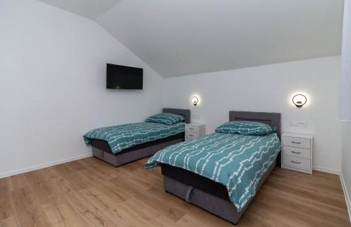 Gorgeous Home In Smokovic - Photo 34
