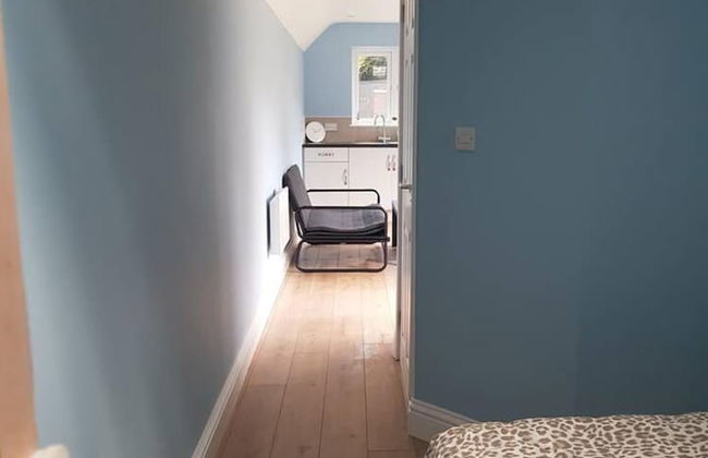 Cozy Studio in Luton - Photo 4