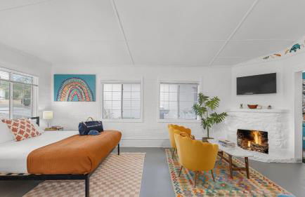 Fable by Avantstay 2 Unique Spaces, w/ Bowling, Hot Tub, Fire Pit, Large Yard - Foto 40