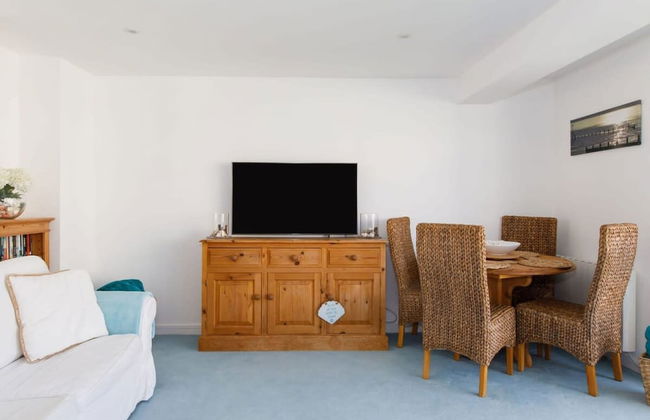 Two Bed Seafront Escape in East Wittering - Photo 37