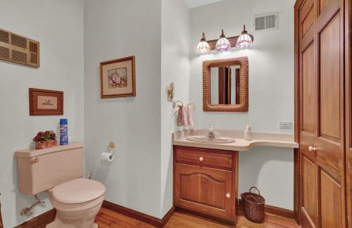 Spacious Antique Charm Home by Leavetown Vacations - Foto 14