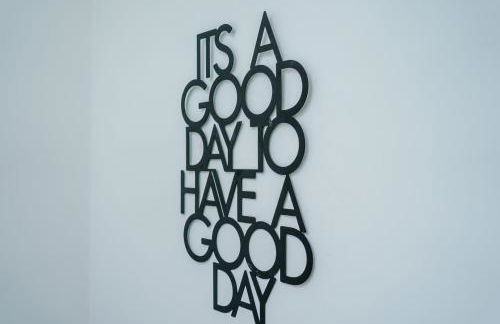 Cohost Partners Cozy Stay Heart of Warrington - Photo 21