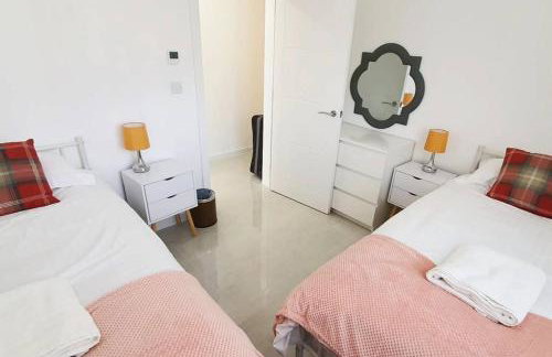 Walnut Flats-F2, 3-Bedroom with Garden & Patio - AC, Parking, Netflix, WIFI - Close to Oxford, Bicester & Blenheim Palace - Foto 9