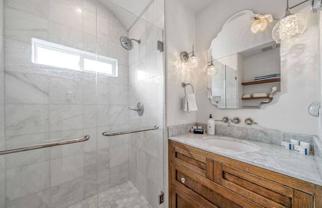 Charming 2 BDR Seaside Cottage 5 Min to Beach! - Foto 24