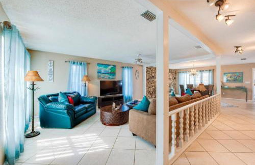 Large pool home and blocks away from the beach - Foto 41