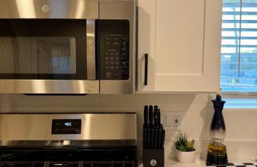 Beach Paradise- 4 min walk from beach - Foto 36