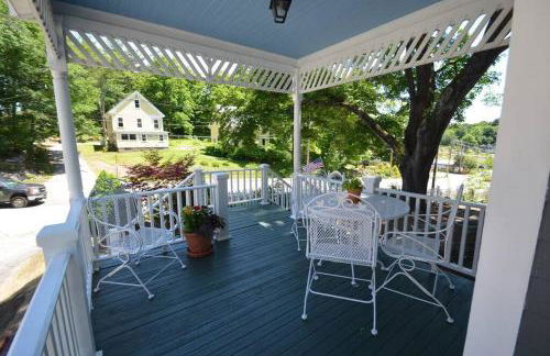 Main House - 3 Story 5 Bed 3 Bath Private Deck Courtyard Pet Friendly fee applies - Photo 54