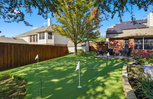 4BR w Pool Cinema Room, Mini Golf & EV - Photo 40