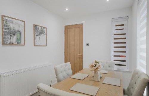 Milton Keynes 3BR, Stylish Home, Sleeps 5, Families Stays, Parking , Free WiFi - Photo 29