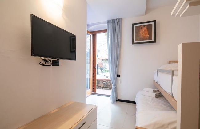 Ponte Rosso Modern by Mmega - Photo 5