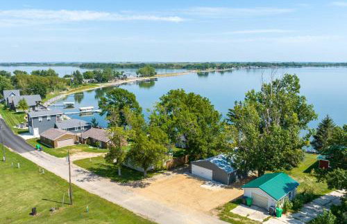 Lakefront Cabin with Patio and Views in Lake Norden - Foto 30