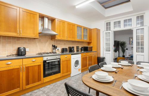 Central LDN 3-Bed Sleeps 8, Garden & Parking - Photo 14