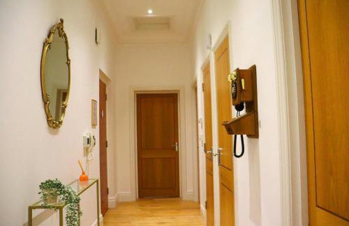 Luxury 2 Bed Apt, Sleeps 4, Secure PRKG-1 Car, Ascot Racecourse 5min walk, Legoland & Lapland 8mins, Windsor 15mins - Foto 29