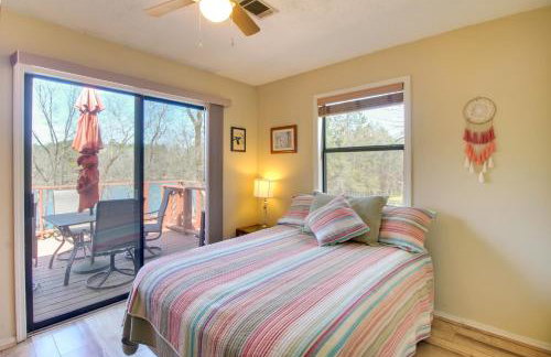 Dock and Water-View Deck Home on Lake Dardanelle - Foto 17