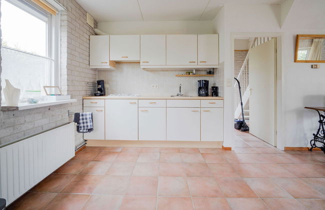 Lush Bungalow in Beek Gem Montferl& with Hot Tub - Photo 10