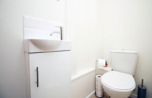 Family Home in the Charming Coastal Town of Barry - Foto 15