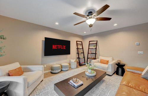 Gorgeous 6BR with Pool and Spa - Photo 18