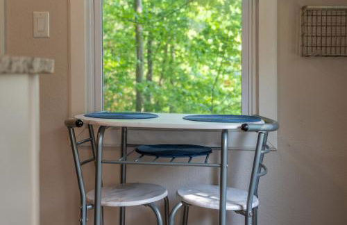 Spring Bungalow - A cozy getaway in downtown Hot Springs! - Foto 22