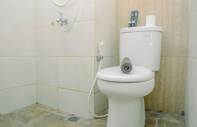 Minimalist And Comfy Studio At Grand Dhika City Apartment - Foto 11