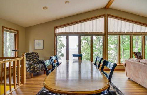 Sandy Beach Family Getaway with Fire Pit and Deck! - Foto 7