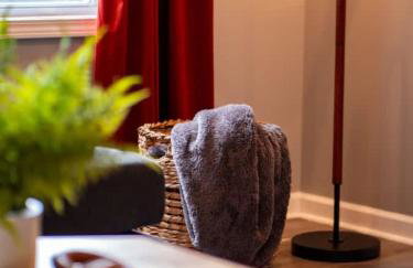 Hot Tub N64 Mins to Downtown Sleeps 8 - Foto 13