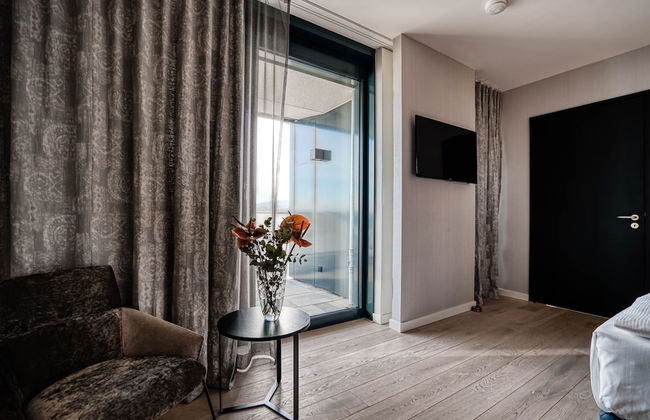 CLOUD No7 Apartments - Photo 8