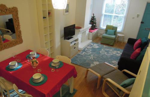 Pretty Victorian Cottage - Photo 9