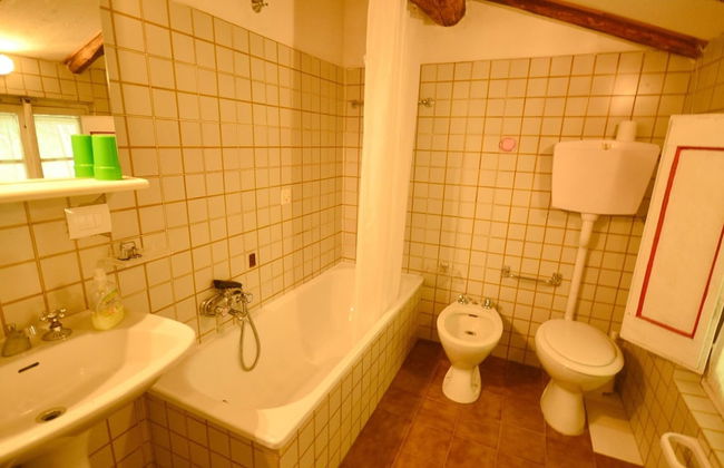 Peaceful Retreat With Shared Pool - Photo 15