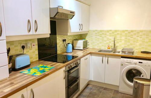 Stylish Apartment With Secure Parking Close to City - Photo 3