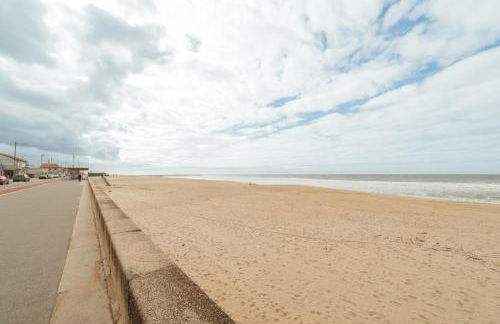 Espinho Seawalk AND Seaview by Vacationy - Foto 49