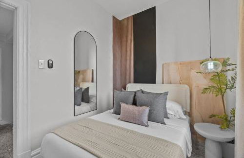 Brick and Modern on Miami St By StayLage - Foto 7