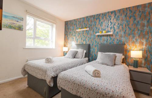 Cheerful 4-bedroom house with multiple car parking - Foto 26