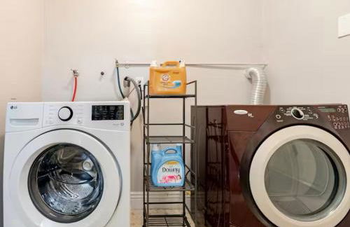 Spacious and Exclusive Oasis 6BR 3BA - Photo 29