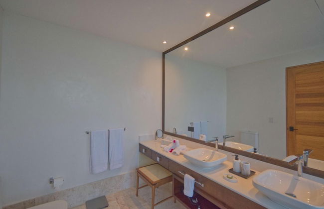 Modern Villa With Full Service Staff Close to Beach and Golf - Photo 17