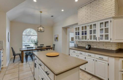 Luxurious 5 Bedroom Retreat with Pool - Foto 11