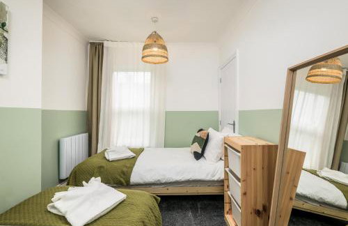 Vale House By EDEN Accommodation - 2 Bedroom Whole House, Sleeps 4 - NEWLY RENOVATED - Foto 5