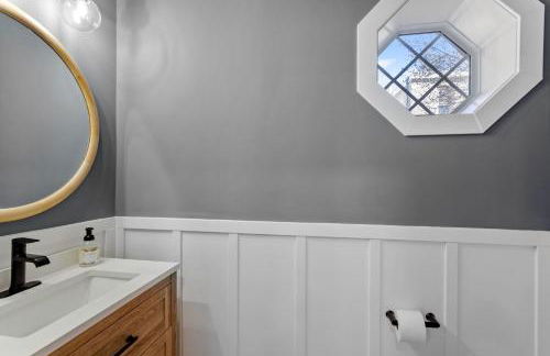 Welcome to The Lux Collective a Spacious 5-Bedroom House close to Stadiums, Universities, Center City & more! - Foto 14