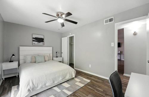 Comfortable 1BR Extended Stay I Onsite Parking - Foto 14