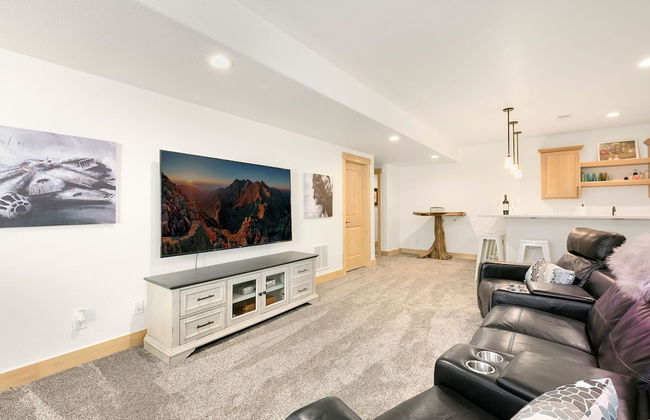 Lakeside Luxury - Hot Tub, Pool Table, and Views - Foto 13