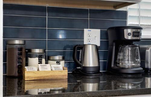 Spacious and Cozy 5 Bed 3 Bath Vacation House W 2 King 3 Queen! Sleep 12! 15Min to Red Rocks - Foto 35