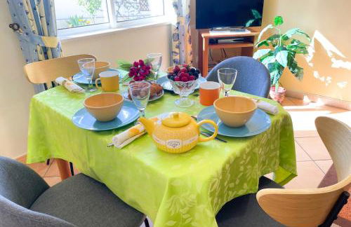 VILLA EBER - independent 1 & 2 bedroom apartments, pool, air con, fast Wi-Fi, near old town of Albufeira and beaches - Foto 4