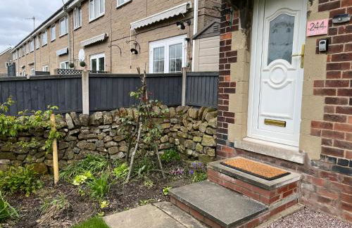 Two Four Four, holiday home in Matlock - Foto 6