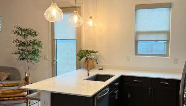 Luxury 1 BR Casita with Private Yard, Garage and WD - Foto 5