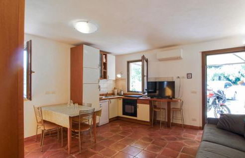 Gorgeous Home In Monterubbiano With Private Swimming Pool, Can Be Inside Or Outside - Foto 7