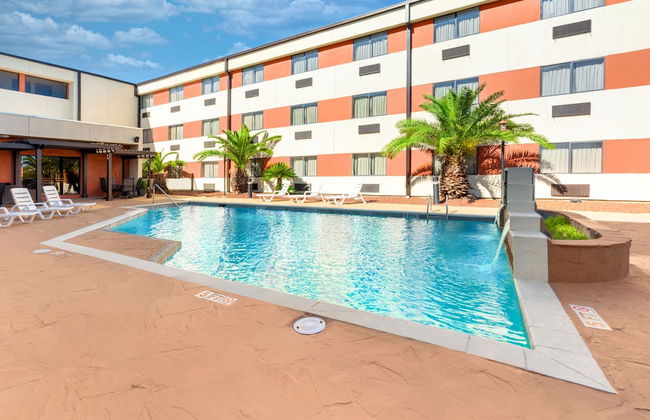 Ramada by Wyndham Houston Intercontinental Airport South - Foto 18