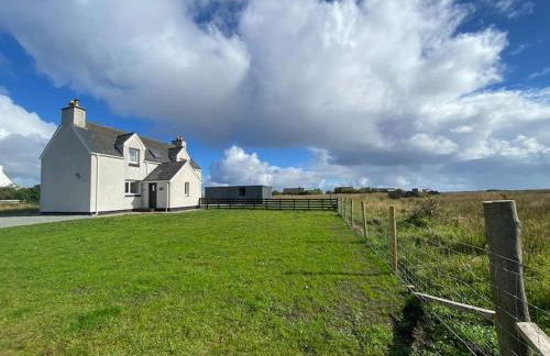 Kinnoull House near Stornoway Hot-Tub Sauna Pet Friendly - Photo 2